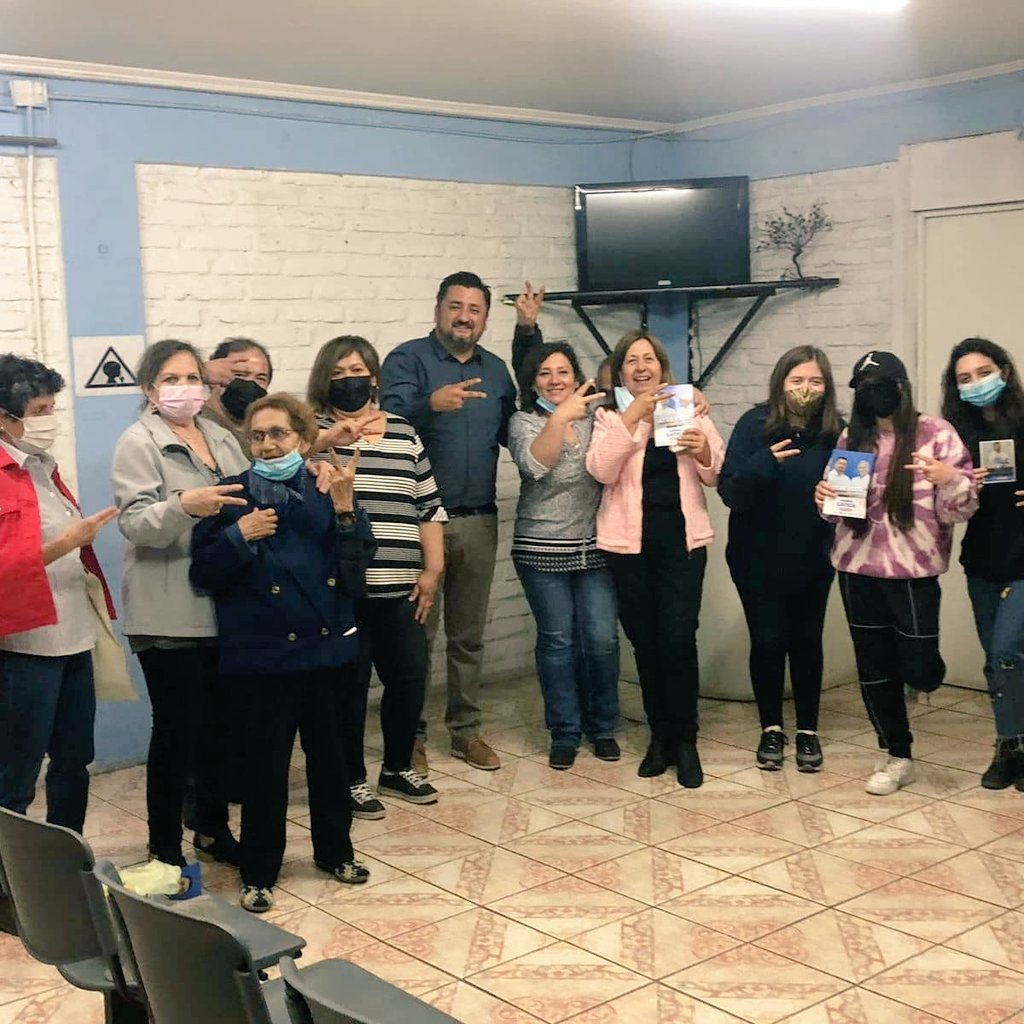 gabrielgatik's tweet photo. Muy feliz por la recepción que tuvimos en esta Junta de Vecinos, a seguir trabajando que lo podemos lograr...#AP113 #gaticadiputado @joseantoniokast @PRChile #AtreveteConKast #LaFlorida #Pirque #PuenteAlto #SanJosedeMaipo #LaPintana #Porquesoydeaqui https://t.co/c23STZZ1Y4