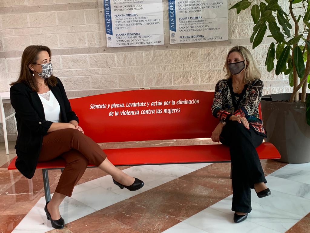 ualestudiantes's tweet photo. ¡Búscalos por el campus y hazte una foto en ellos! 📸
Si nos etiquetas a @UAL_estudiantes, @UALigualdad y @ualmeria junto al hashtag #BancosRojosUAL podrás entrar en el sorteo de un kit de #IgUALdad que pronto anunciaremos.
#soyUAL #UALEstudiantes #UALStudents #25N https://t.co/D8RfuJQEDB