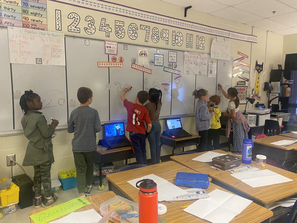 Kempcougars's tweet photo. Engaged and active learning in 1st & 2nd grade this morning! Shadows, animals, and Math 360! #PillarsofExcellence🏛 #LearnLeadExcel @CobbSchools #Math360 #verticallearning #engagedlearning https://t.co/YWAcE0RGL1