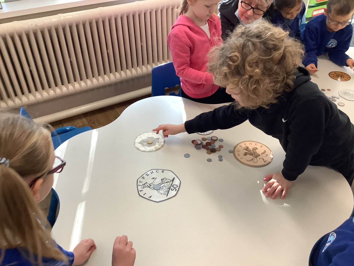 StMarysCf11Y1's tweet photo. We looked at different coins. We observed their shape, colour and amount. #maths #sortingchallenge https://t.co/z1NubOBqLN