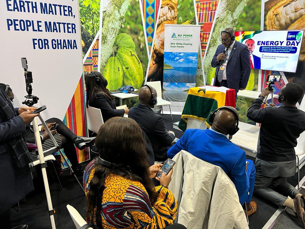 UKinGhana's tweet photo. Excellent presentation at the Ghana pavilion on Energy day setting out their ambition for universal access to electricity by 2025, energy efficient appliances, electric vehicles, clean cooking &amp; scale up of their renewable energy park &amp; mini-grids.https://t.co/SXSu6nxq28 #COP26 https://t.co/Wf1J93KdJL