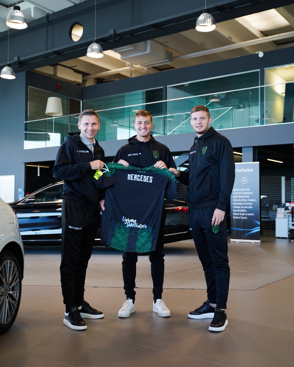 PordenoneCalcio's tweet photo. 📸 SHOOTING
Visita alle concessionarie partner Autostar per il #PordenoneCalcio 🖤💚
🚗 "Automotive partner" neroverde, #Autotorino con #Autostar accompagna il Club in tutti gli impegni della stagione 2021/2022 di #SerieBKT ⚽️
#ForzaRamarri #ForzaPordenone #PordenoneNET https://t.co/9t0NXdnNTH