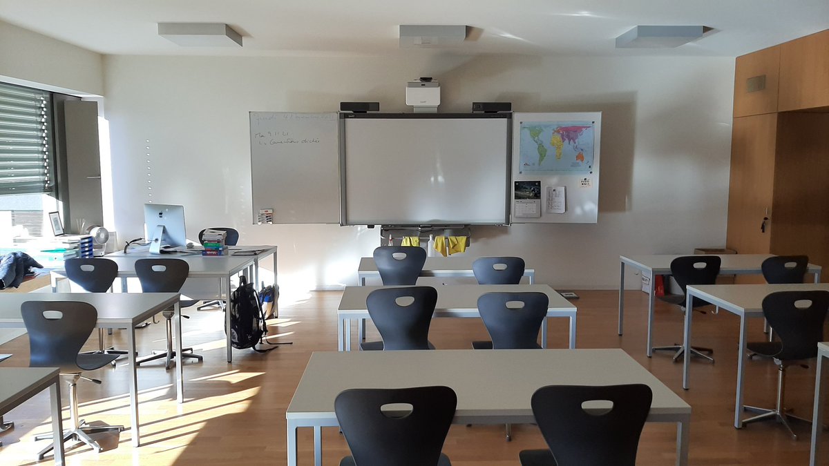 DidierMorard's tweet photo. Intervention aujourd'hui au Cycle d'orientation de la Tuilerie à Saint-Maurice dans le cadre des cours "fakenews". Contrairement à la photo, les élèves étaient bien présents et critiques même durant ces deux heures de cours. #fakenews #PressFreedom #medias #rhonefm #etatduvalais https://t.co/9iplFvRAhd