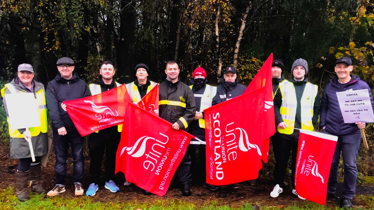 UniteScotland's tweet photo. Unite firefighters at HMNB Clyde have been taking action since September 16th after 15% of specialist fire safety crew were cut.

Safety is the number 1 priority for our members, &amp; replacements being brought in to cover industrial action must be trained, &amp; trained properly. https://t.co/oAR0l8xiF3