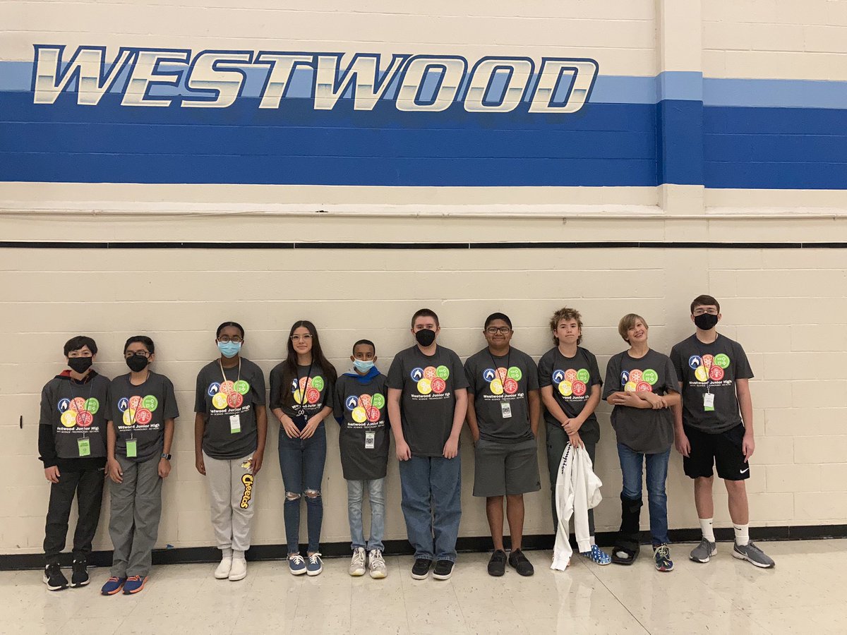 mottram_katie's tweet image. Some of our @WestwoodJH_RISD 8th grd leadership students ready to greet our speakers #WWJHEdTalks