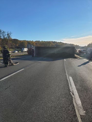 nyspolice's tweet photo. A rollover crash in Westchester County involving a dump truck hauling large boulders, has all WB lanes on I-287 blocked.  The EB left and center lanes are also blocked due to debris.  Traffic delays of about 8 miles exist EB.  WB traffic getting by at exit 8. https://t.co/r4kyBfAk0n