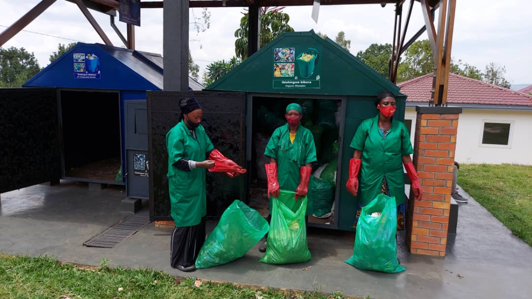 SectorKigali1's tweet photo. Karama IDP Model Village residents have started using Smart waste collection bins. They can now easily  separate biodegradable and non-biodegradable waste
@MusoniPaula
@RwandaICT 
@CityofKigali
@RISARwanda 
@noradno
@RealSmartAfrica 
@Nyarugenge
@EmmyNGABONZIZA1 
@nshutiesp https://t.co/uHhUogm2H0