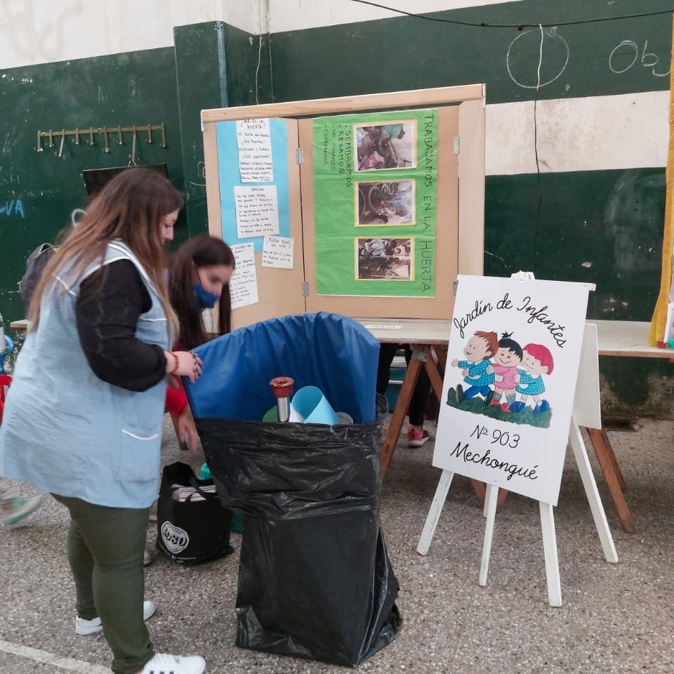 acteba's tweet photo. Se prepara #FeriaDeCienciasPBA en #MarDelPlata @ClaudiaBracchi1 @baeducacion 

#Educación #Arte #Ciencia #Tecnología https://t.co/kQvfYvMdyd