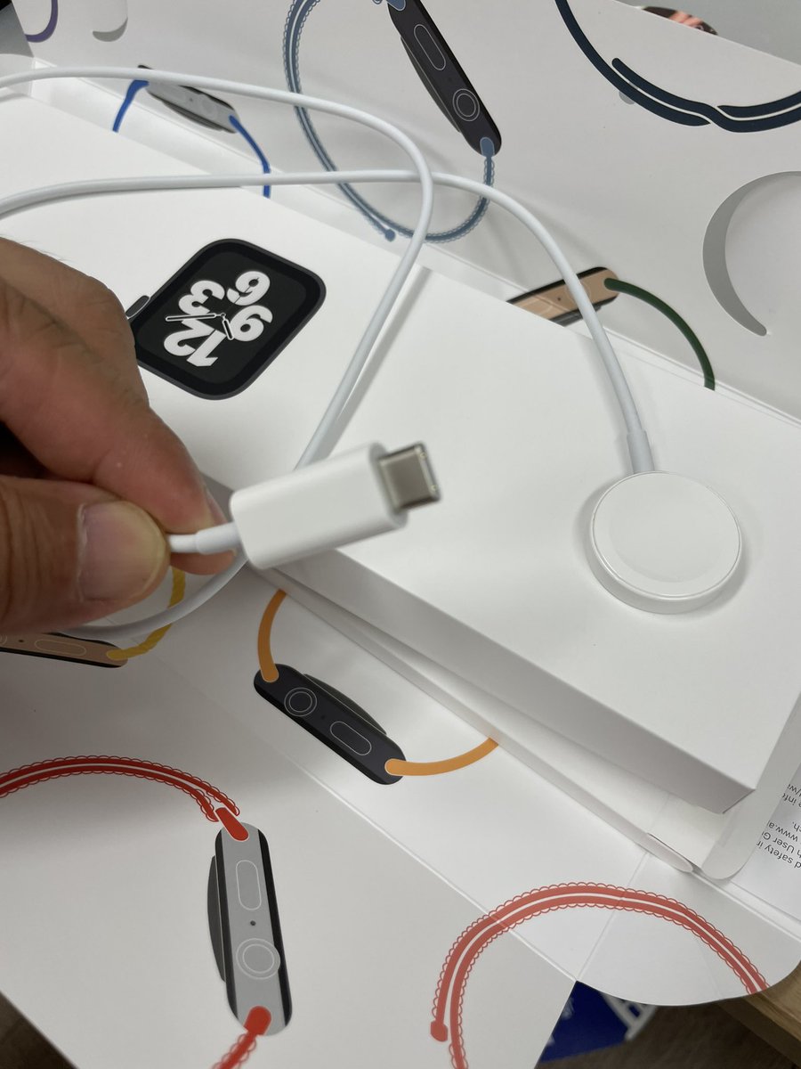 아 C타입 충전기.
이거 사무실에 뒀는데…
이게 나올 줄이야.

21년 9월 이후 생산분.