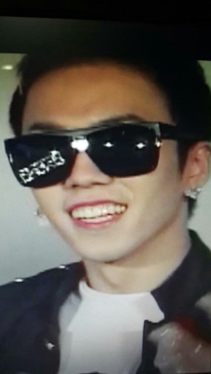 information_bb's tweet photo. 312. 블락비 로고 박힌 썬글라스 https://t.co/BHdvQqSIhl