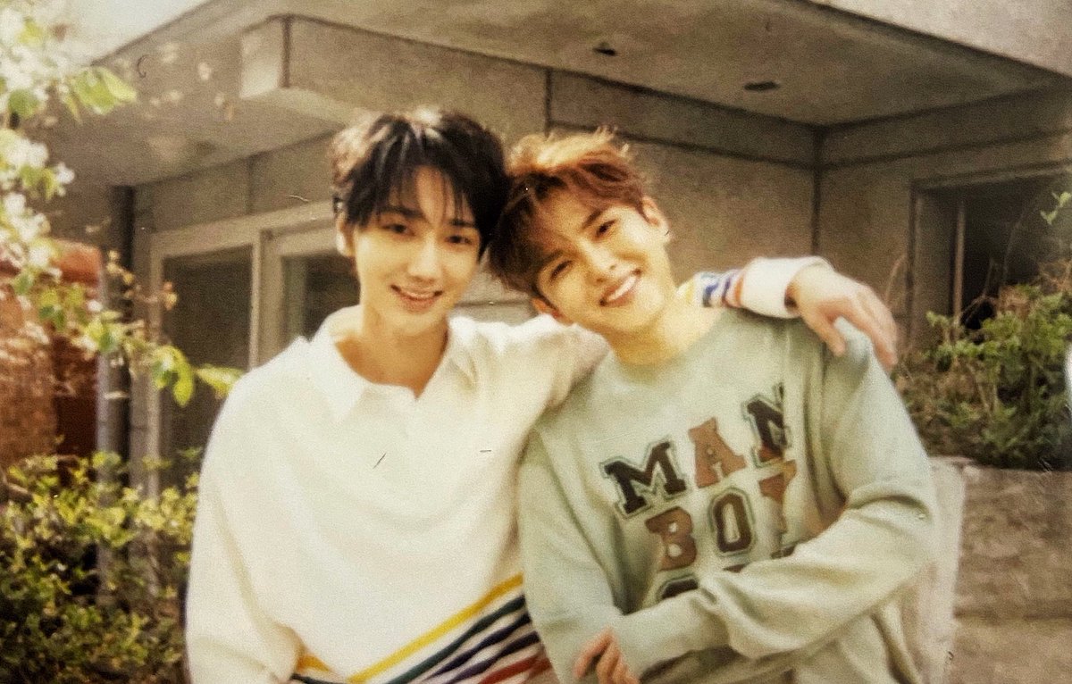 MyYEWOOK_TH's tweet photo. 4.11 Happy YeWook's Day ❤️💜 #HappyYeWookDay https://t.co/nB5dVNVAJc