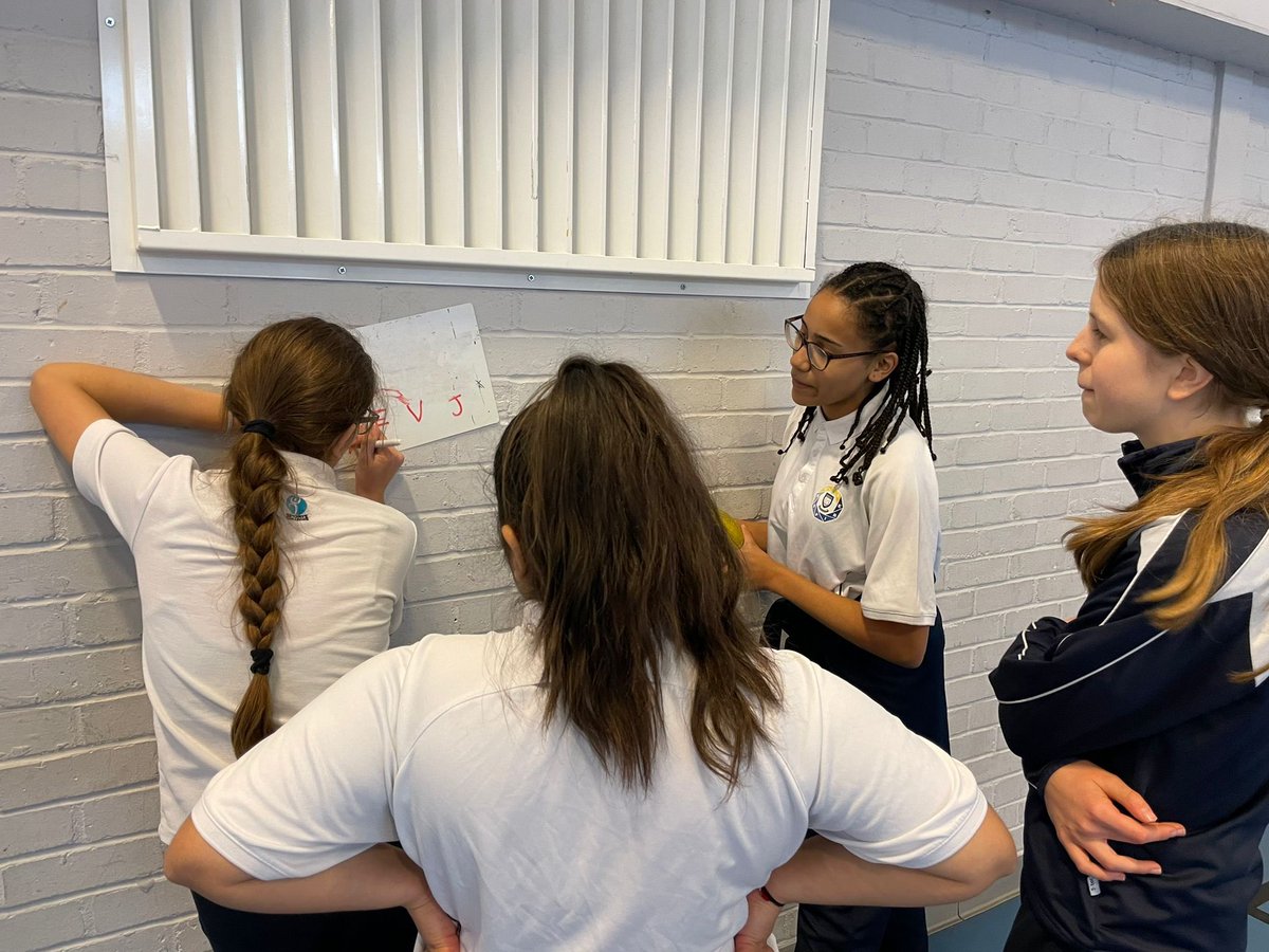 WHS_PEDept's tweet photo. π| Year 9 - Sport Education
π€Ύπ»ββοΈ| Lesson 2 - Dribbling in Handball
π| Old Sports Hall
Mrs Cookβs 9A2 class planning and implementing their own creative dribbling drills ππΌ
#MEinPE #SportEducation #PhysEd #WeAreWoodcote #ASPIRE https://t.co/5rfuJho0sf