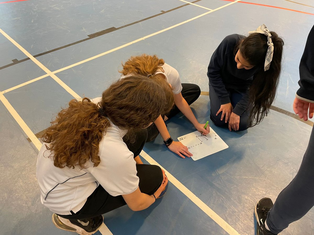 WHS_PEDept's tweet photo. π| Year 9 - Sport Education
π€Ύπ»ββοΈ| Lesson 2 - Dribbling in Handball
π| Old Sports Hall
Mrs Cookβs 9A2 class planning and implementing their own creative dribbling drills ππΌ
#MEinPE #SportEducation #PhysEd #WeAreWoodcote #ASPIRE https://t.co/5rfuJho0sf
