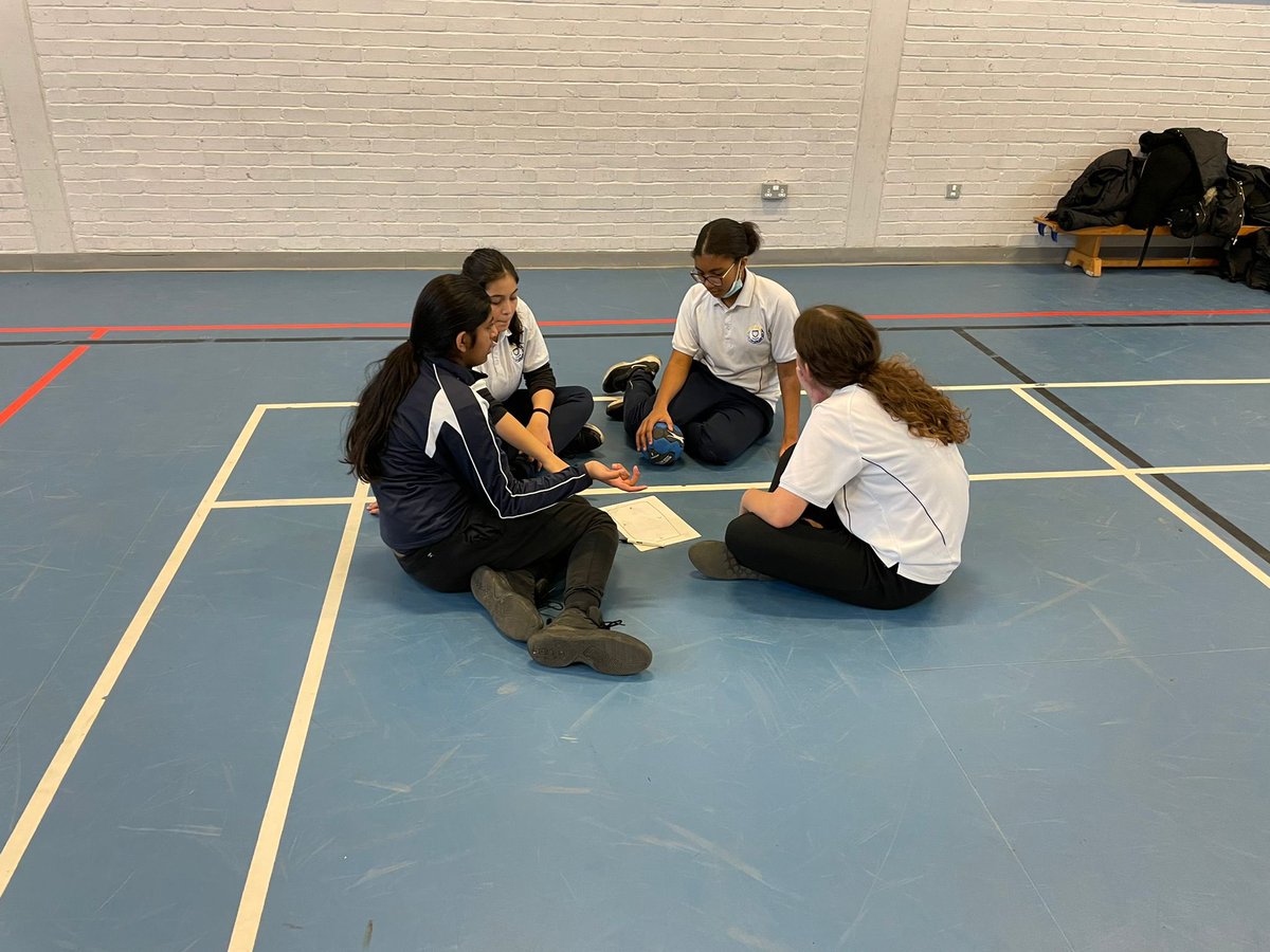 WHS_PEDept's tweet photo. π| Year 9 - Sport Education
π€Ύπ»ββοΈ| Lesson 2 - Dribbling in Handball
π| Old Sports Hall
Mrs Cookβs 9A2 class planning and implementing their own creative dribbling drills ππΌ
#MEinPE #SportEducation #PhysEd #WeAreWoodcote #ASPIRE https://t.co/5rfuJho0sf