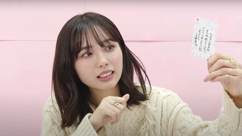 SeventeenJP_mag's tweet photo. 先週の #秋田汐梨 ライブより✂︎

いろんな質問に答えてたり💌
OG #岡本莉音 ちゃんとのからみにもほっこり😌
【アーカイブ】https://t.co/tUhV3OB51D

明日は #秋本レイラニ ＆ #森﨑美月 が登場🎨
ぜひリアタイ＆コメントしてね❗️
【視聴予約】https://t.co/jYiNDlxgP3 https://t.co/x4LuENLkNw