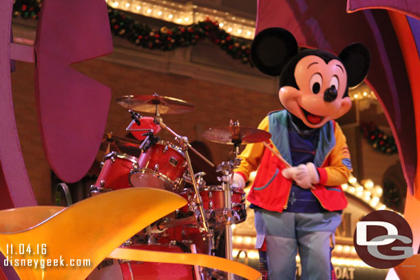 disneygeekcom's tweet photo. Today In Disney History
1994 - Disney Gallery Store Opened in Santa Ana
2005 - Chicken Little
2018 - Pixar Play Parade ended @ #Disneyland
2016 - My #DisneylandResort pictures from this date
https://t.co/gPUF5awnFk
#MickeyMouse #SoundsationalParade https://t.co/xVIrRBOjXr