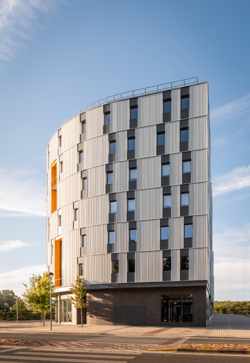 morph_estudio's tweet photo. Residencia Bcome Pamplona, realizada de la mano de Urbania. Finalizada en 2021; el edificio consta de 10 plantas sobre rasante con uso residencia de estudiantes y de 2 sótanos.
Fotos de Sergio López.

#arquitectura #interiorismo #morphestudio https://t.co/qCMu3iiwLU