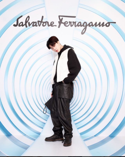 BestVittawin_TH's tweet photo. [IG : Best.vv Update] 04.11.2021 
@ferragamo #ferragamothailand #ferragamoaw21
#vittawinbest #หวานของเบส https://t.co/aYOHpY3XcG
