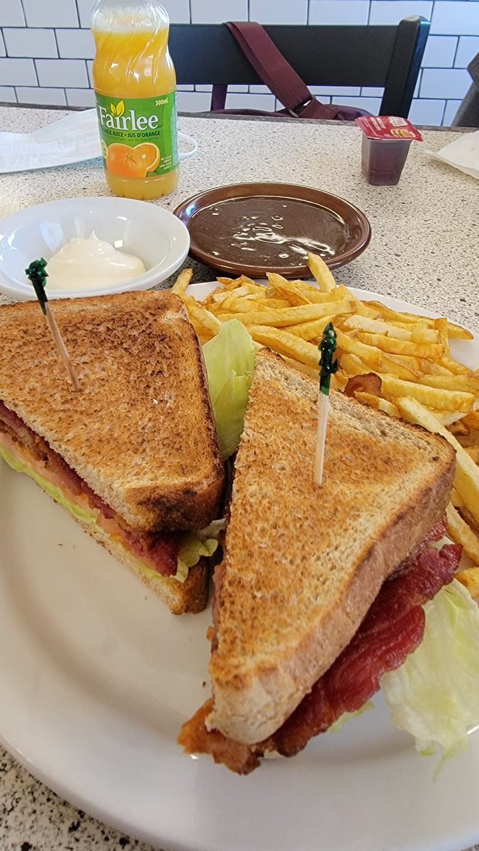 I was torn by two options at local Argyle area diner, Spare Parts. The owner went ahead and selected for me. She nailed it. Their fries put all others to shame. $9+ tip later, 90 minutes with friends, a fully belly and my day was complete! #ldnont #Wednesdayvibe