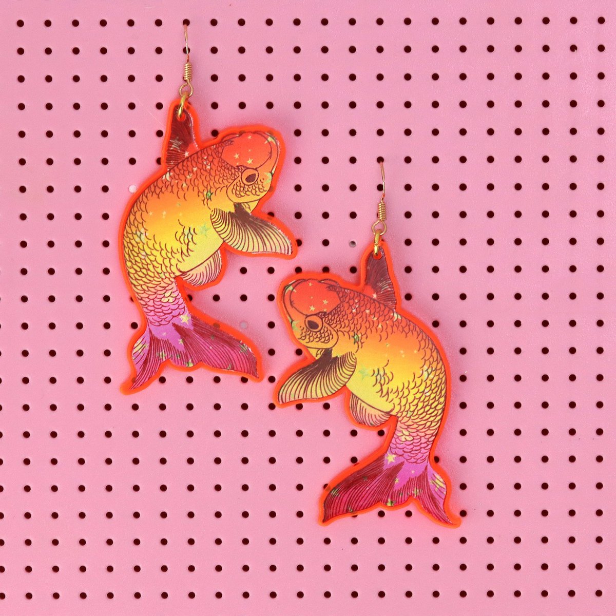 'These Acrylic Koi Fishes will look BEAUTIFUL dangling from your ears 😊🧡👍
#koifish #japanesekoi
#koifishart #magicalfish #fishbowl #funjewellery #cuteearrings  #indiebusiness #grungemonkey #visualartist #smallbusiness
