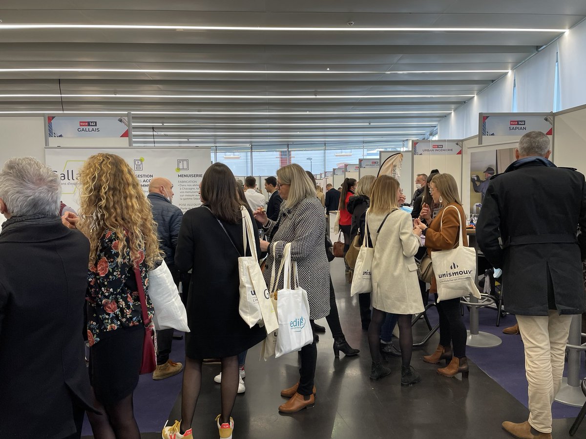 unis_immo's tweet photo. Professionnels et grand public en nombre à #Rennes pour le @Salon_Unismouv. Merci à tous les partenaires présents et aux intervenants des ateliers. #syndics #copros @Jouan_jeanluc35 https://t.co/vGuHiUIjmb