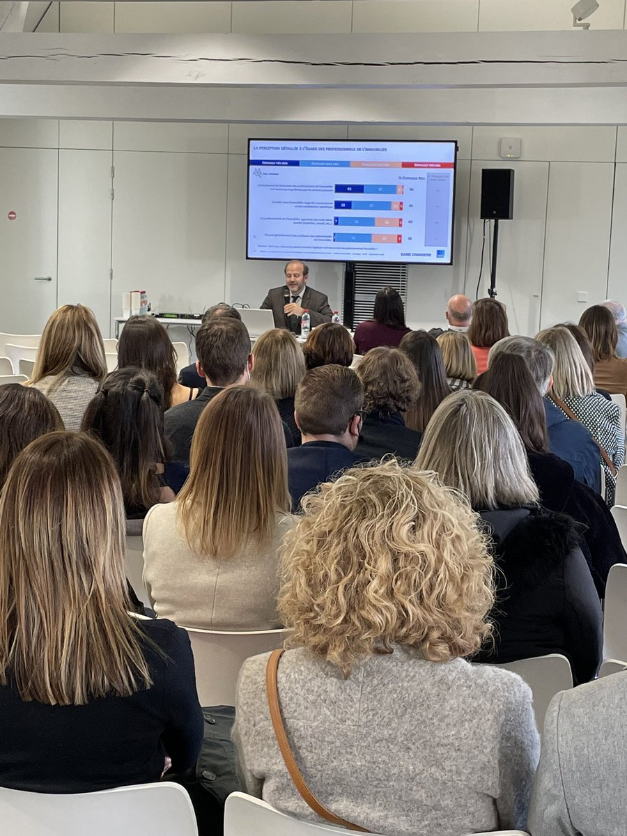 unis_immo's tweet photo. Professionnels et grand public en nombre à #Rennes pour le @Salon_Unismouv. Merci à tous les partenaires présents et aux intervenants des ateliers. #syndics #copros @Jouan_jeanluc35 https://t.co/vGuHiUIjmb
