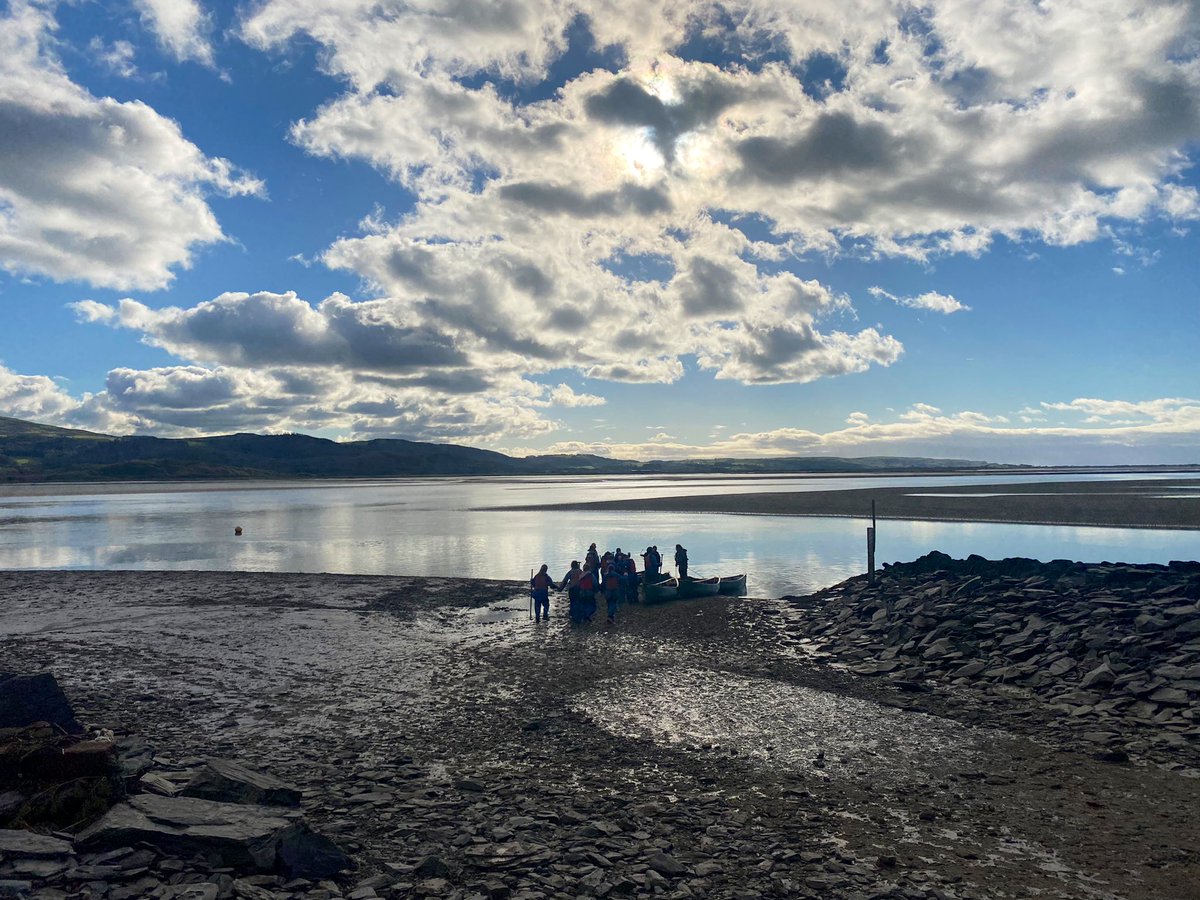 walmleyjssc's tweet photo. Team Simpson have had some time on the beach this morning 🌞 Now, we are about to go canoeing 🛶 Wish us luck! https://t.co/RZB3oQeNPl