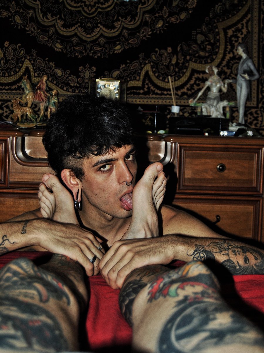 gays4satan's tweet photo. #lickit up https://t.co/i8Xyko4s0D