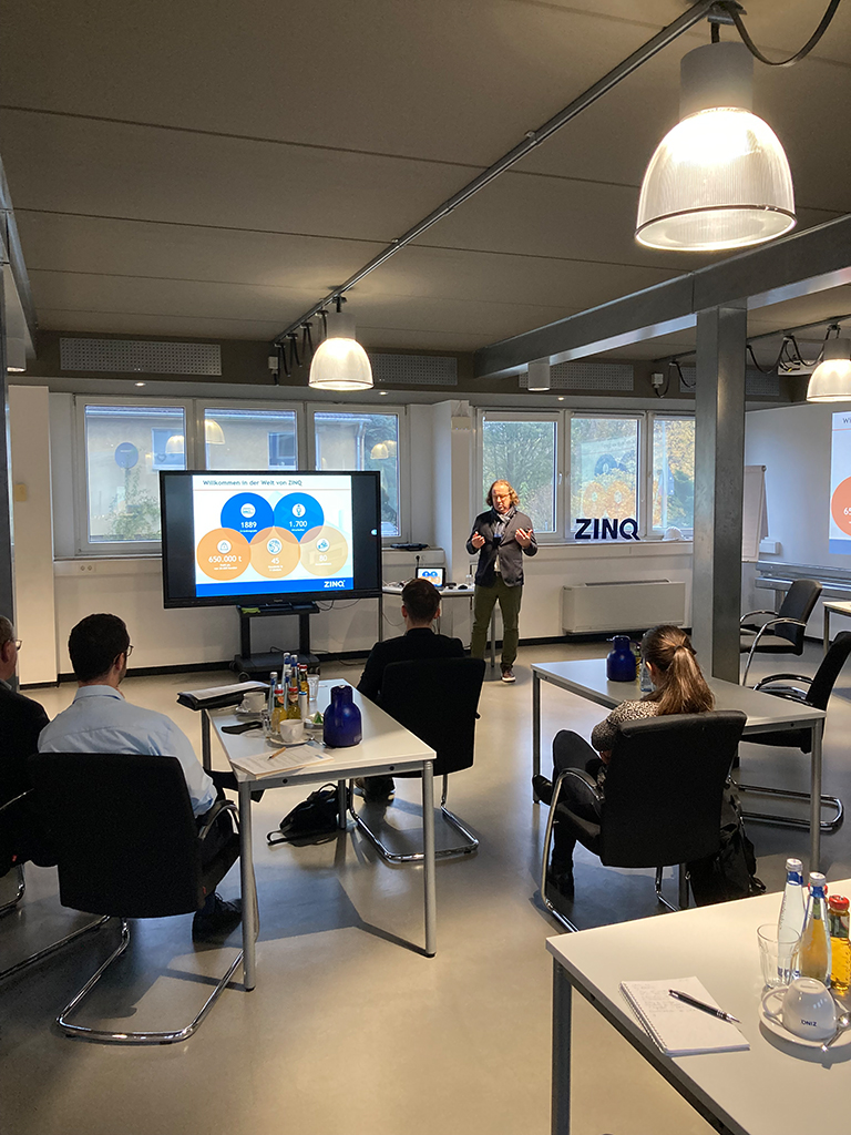 VDI_ZRE's tweet photo. Der Industrie-Club #Ressourceneffizienz tagte heute bei der ZINQ GmbH &amp; Co. KG. Im Mittelpunkt standen ein Blick auf die Dünnschichtverzinkung sowie ein Vortrag zu „Zirkularität als #Geschäftsmodell“. 
Vielen Dank für die interessanten Einblicke und den spannenden Austausch!
#KMU https://t.co/z93TJOMLz3