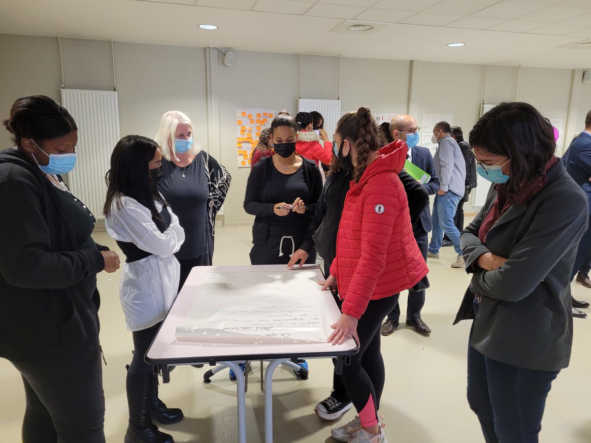 Quel plaisir de pouvoir échanger à <a href="/Venissieux_/">Ville de Vénissieux</a> avec <a href="/sarahelhairy/">Sarah EL HAÏRY</a> <a href="/yves_blein/">Yves Blein</a> <a href="/Lucie_Vacher/">Lucie Vacher</a> et un groupe de stagiaires #BAFA <a href="/LeoLagrange/">Fédération Léo Lagrange</a> sur les questions #Engagement #EducationPopulaire #DroitVacances #PublicSituationHandicap !