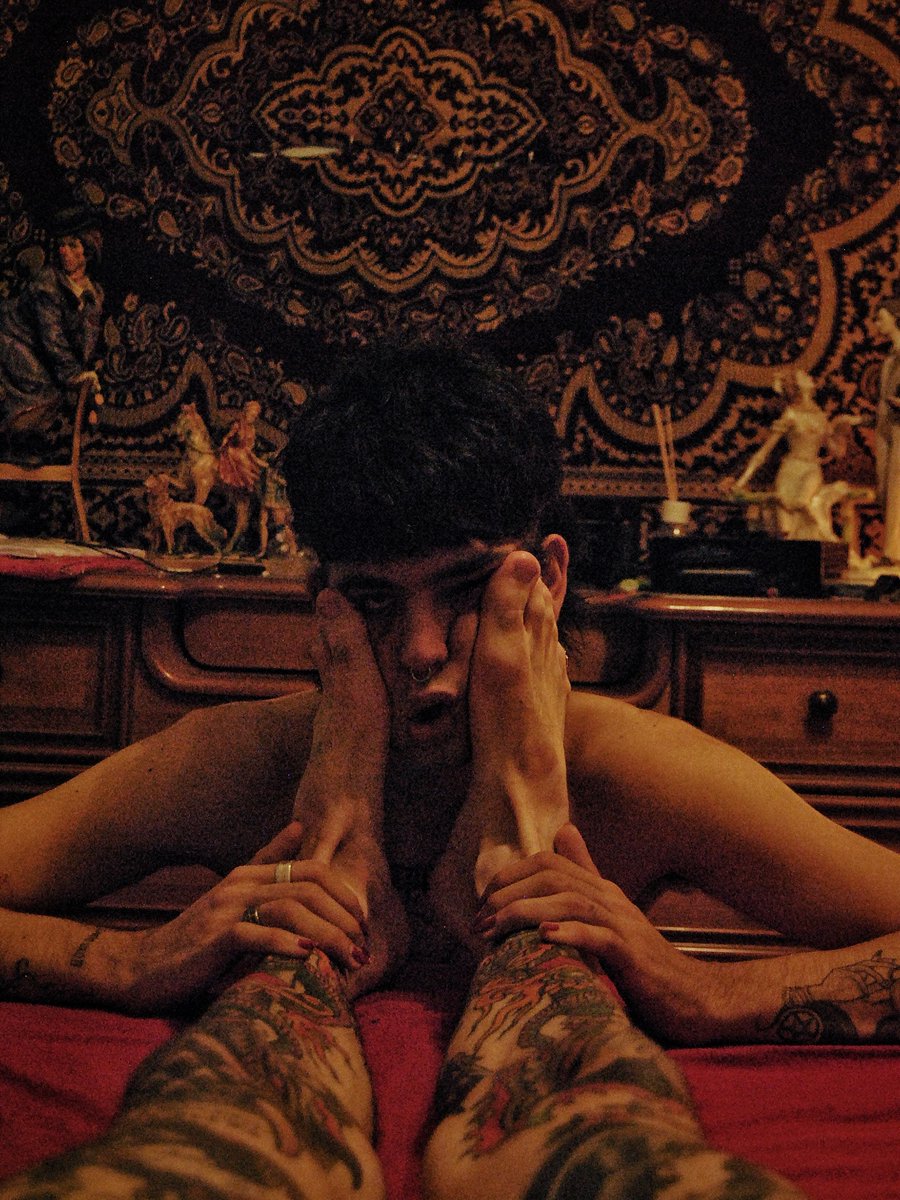 gays4satan's tweet photo. #lickit up https://t.co/i8Xyko4s0D
