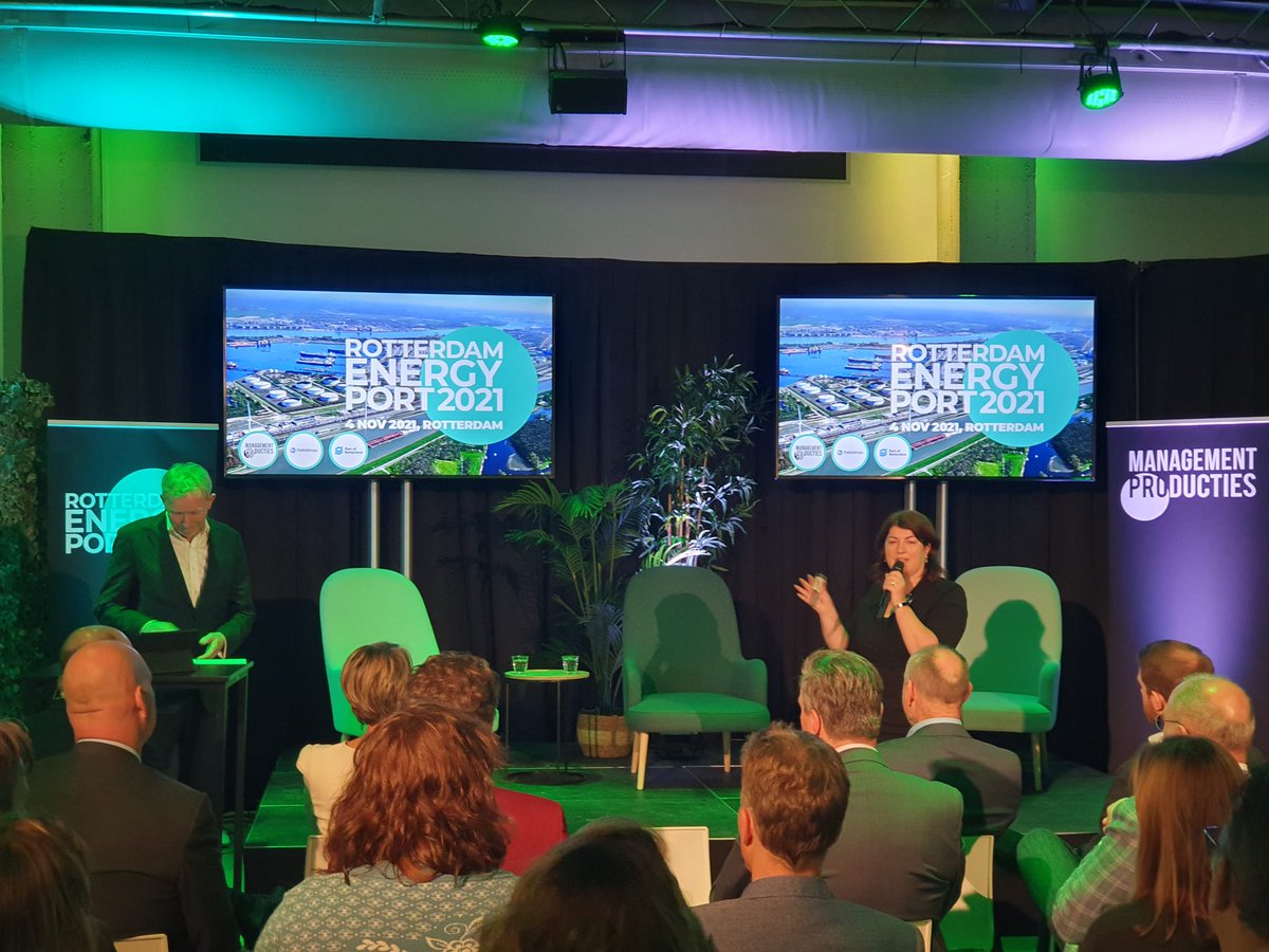Rotterdam #EnergyPort is begonnen! Met Deltalinqs voorzitter <a href="/vvanderchijs/">Victor van der Chijs</a> als dagvoorzitter. <a href="/HavenMP/">MP Haven & Logistiek</a> <a href="/BasDM_Janssen/">Bas Janssen</a> <a href="/alicekrekt/">Alice Krekt</a> <a href="/ElvieKromwijk/">Elvie Kromwijk</a> <a href="/CarlaJong/">Carla Jong</a> <a href="/JacqPronk/">Jacqueline Pronk</a> <a href="/ceesa/">Cees Alderliesten</a>