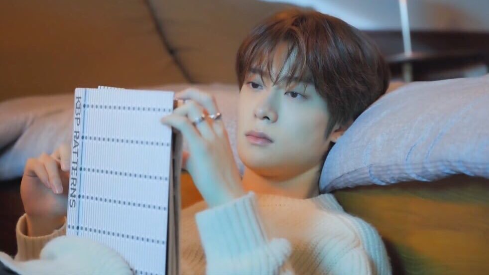 jhyunfolder's tweet photo. #JAEHYUN behind the scenes https://t.co/61vRaAOsM0