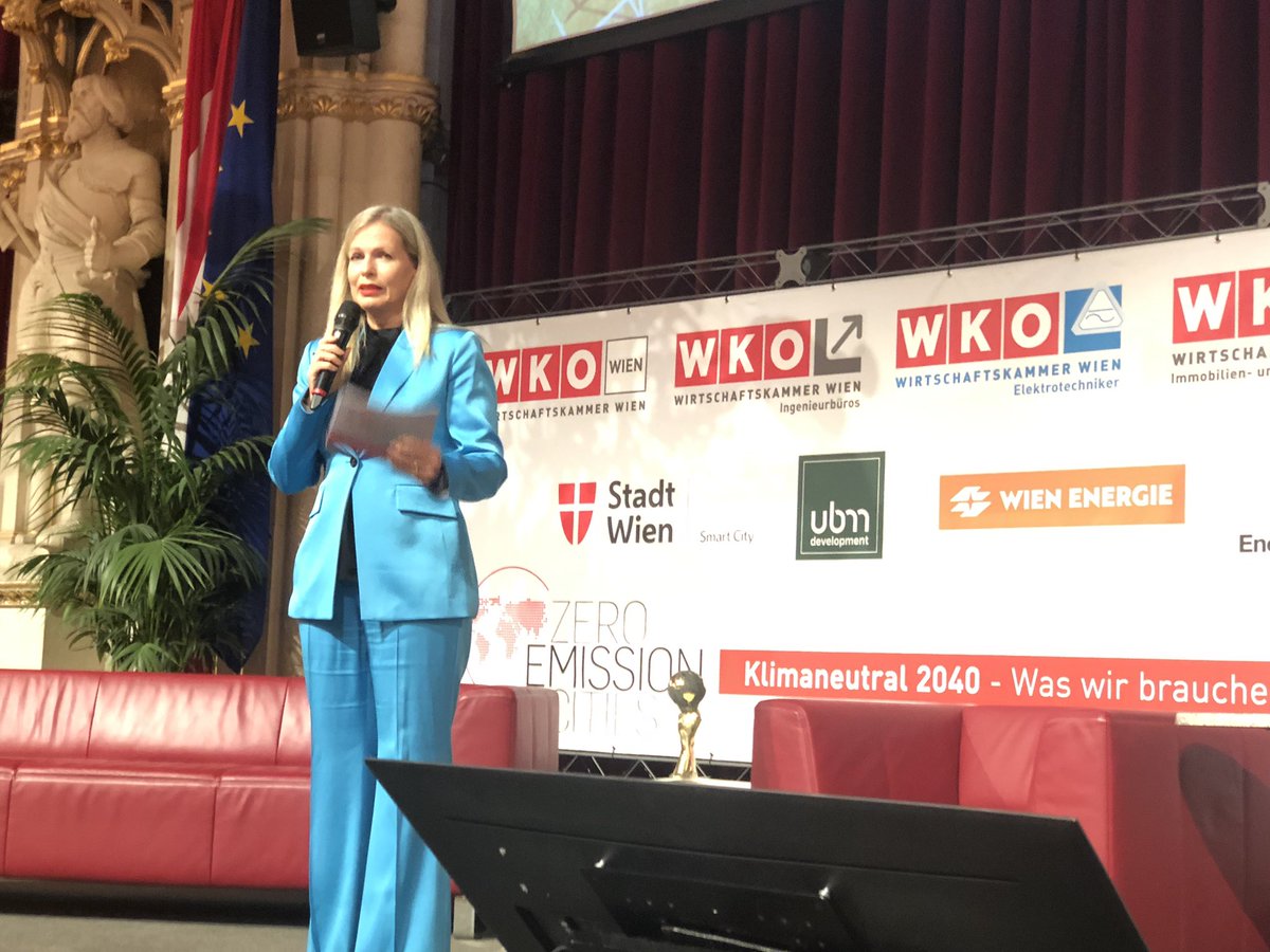 HansArsenovic's tweet photo. Wir diskutieren heute über Visionen urbaner Lebensqualität! 💪💚 Eröffnung der #ZeroEmissionCities Konferenz der @WKOwien durch @reiterec https://t.co/SBLpBV8ane