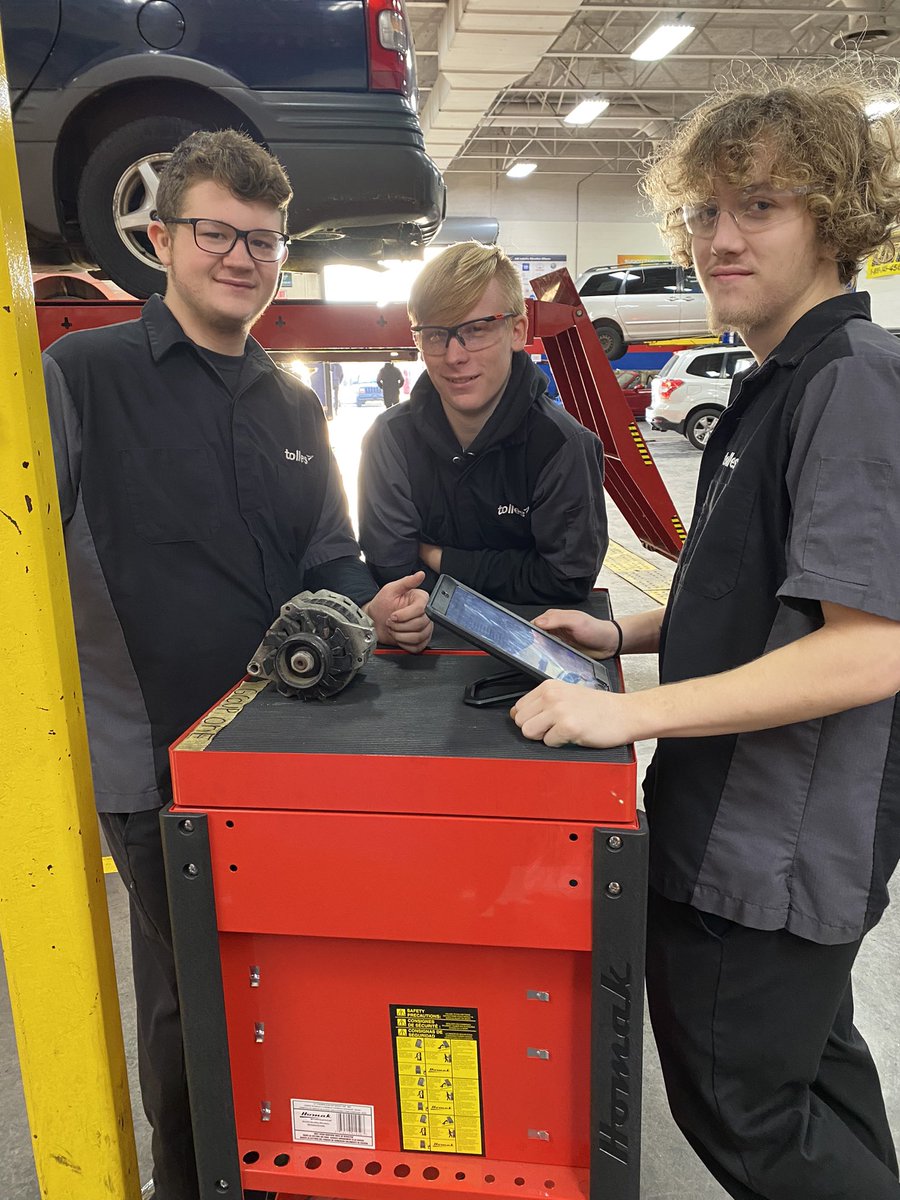 tollesceo's tweet photo. Problem solving in action (everyday) at @TollesTech Students in Auto Maintenance- level 1 are taking apart a non-functioning alternator to diagnose and fix the problem. #HireEducation #LiftAllStudents #CareerTechnicalEducation @MrsStrebe https://t.co/yDhb7PX2Wd