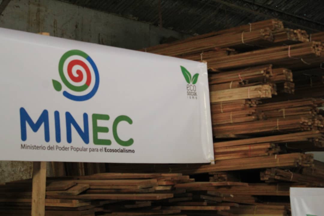 waltherchacon's tweet photo. #MotorForestalActivo| ¡Gracias #Táchira! En el marco de la Jornada Nacional de Adecuación entregamos 29 registros de instalación y funcionamiento a las #IndustriasForestales en la entidad y vamos por más... ¡El #MotorForestal tiene con qué!
#4Nov #VenezuelaJusticiaSoberana https://t.co/px99P7M29l