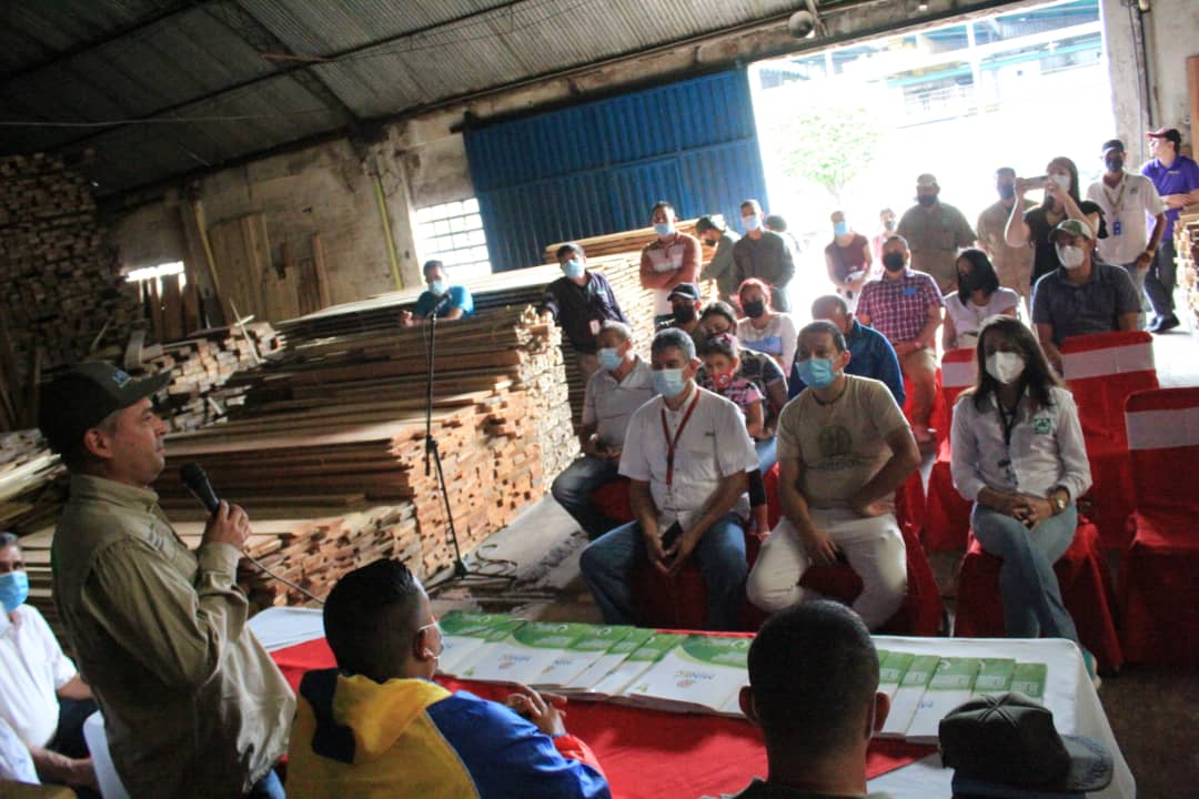 waltherchacon's tweet photo. #MotorForestalActivo| ¡Gracias #Táchira! En el marco de la Jornada Nacional de Adecuación entregamos 29 registros de instalación y funcionamiento a las #IndustriasForestales en la entidad y vamos por más... ¡El #MotorForestal tiene con qué!
#4Nov #VenezuelaJusticiaSoberana https://t.co/px99P7M29l