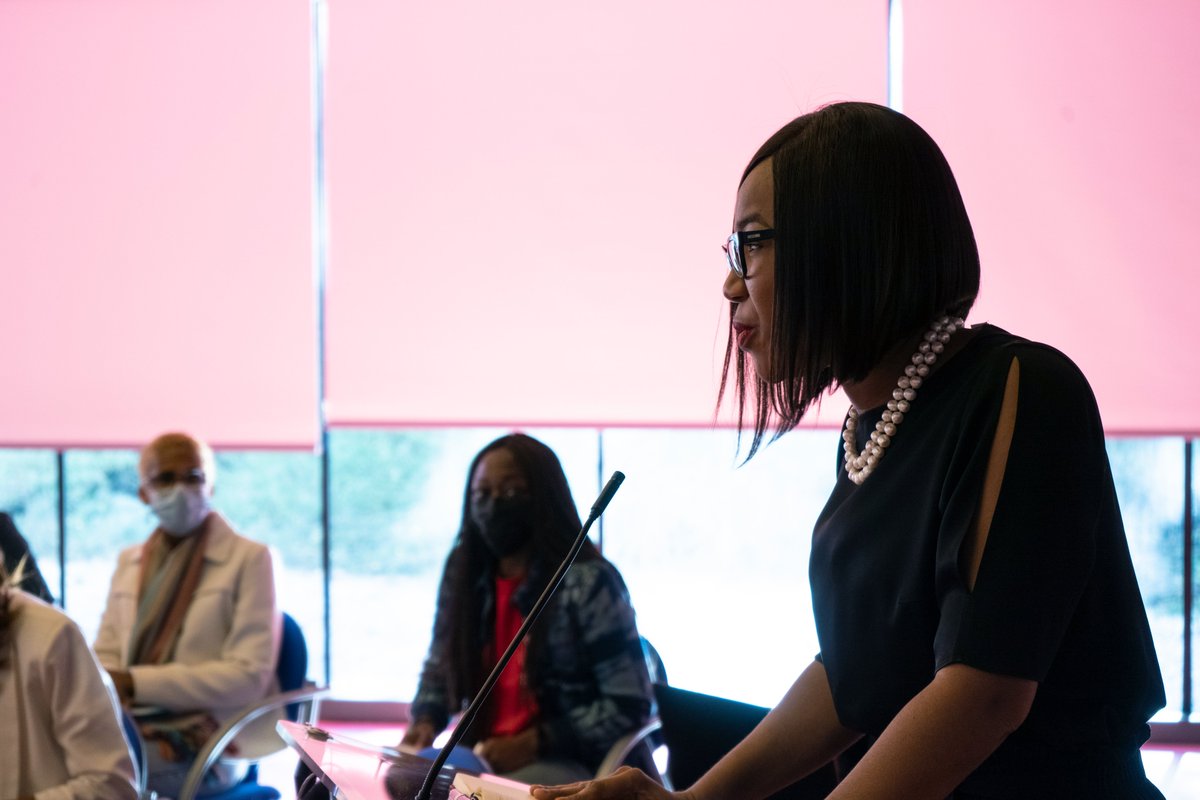 DemospazUAM's tweet photo. Durante el evento, 20 mujeres líderes de relevante trayectoria personal y compromiso político de diferentes países africanos y mediterráneos, habló @KadijahAmoah , directora de varias empresas de energía e inversión. #programaRAISA
Más información: https://t.co/Egrl6B3uES https://t.co/izrhhXQq6C