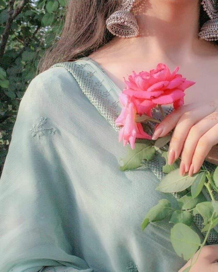 WrangaD's tweet photo. د بڼ ګلونه مو
پرون شپه ټول غوړېدلې وو

زمونږ له کوڅې تېر شوای یې؟!

#ژباړه https://t.co/wHZQEbQeib