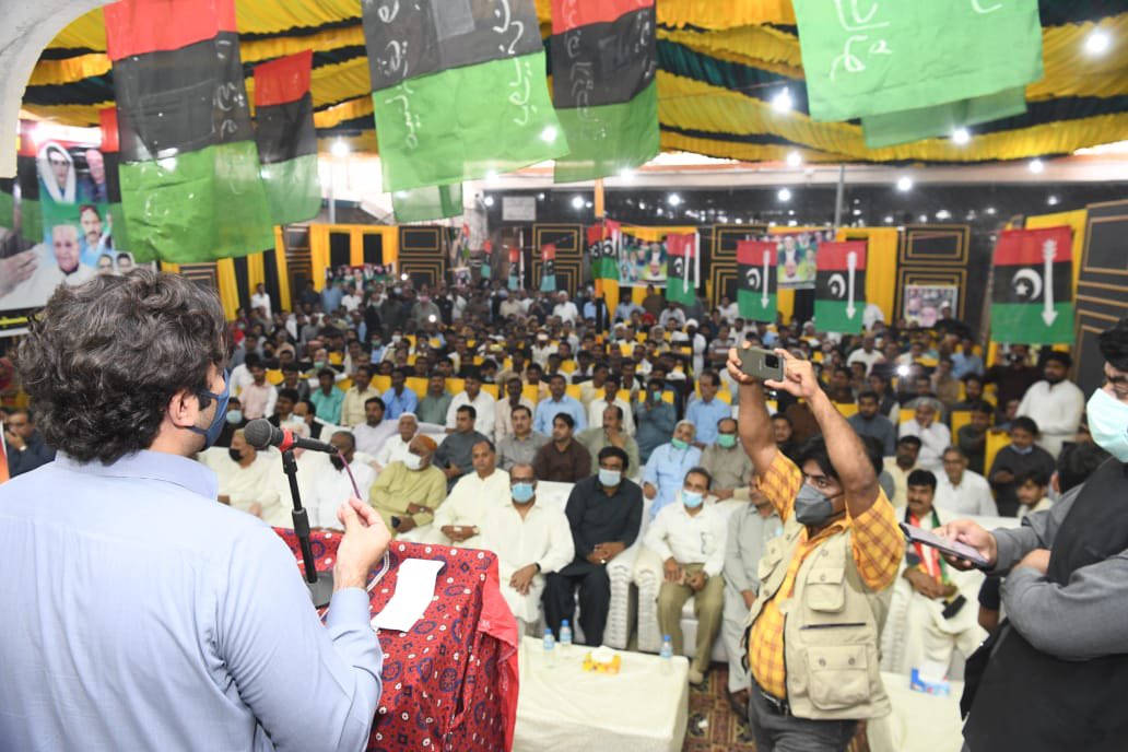BBhuttoZardari's tweet photo. Was a great pleasure joining our Hindu community in their #Diwali celebrations today in Larkano. https://t.co/uosZ8jnkx6