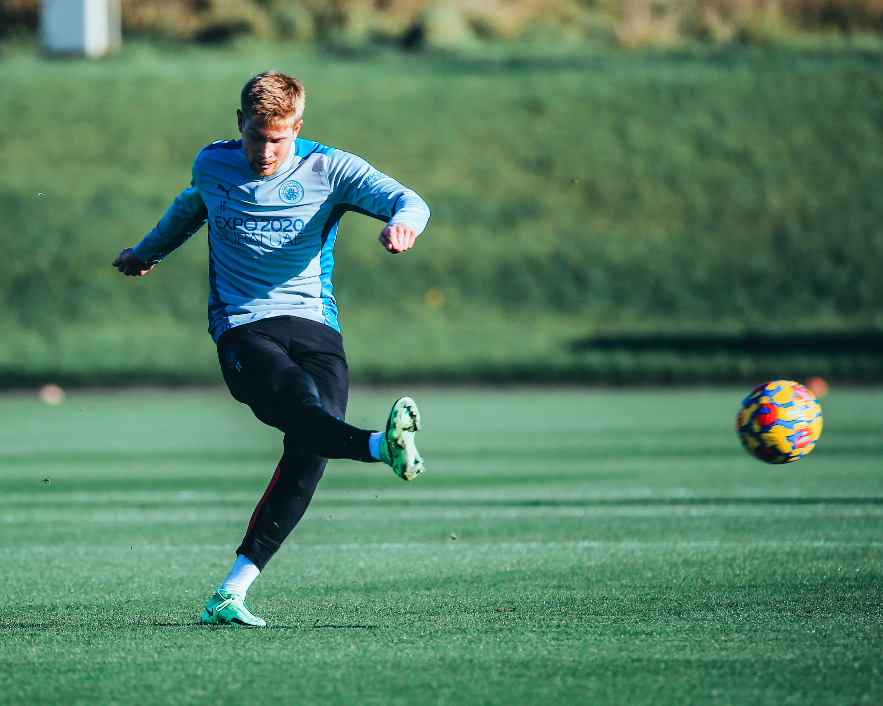 Premier League LIVE: Manchester City train ahead of Manchester Derby