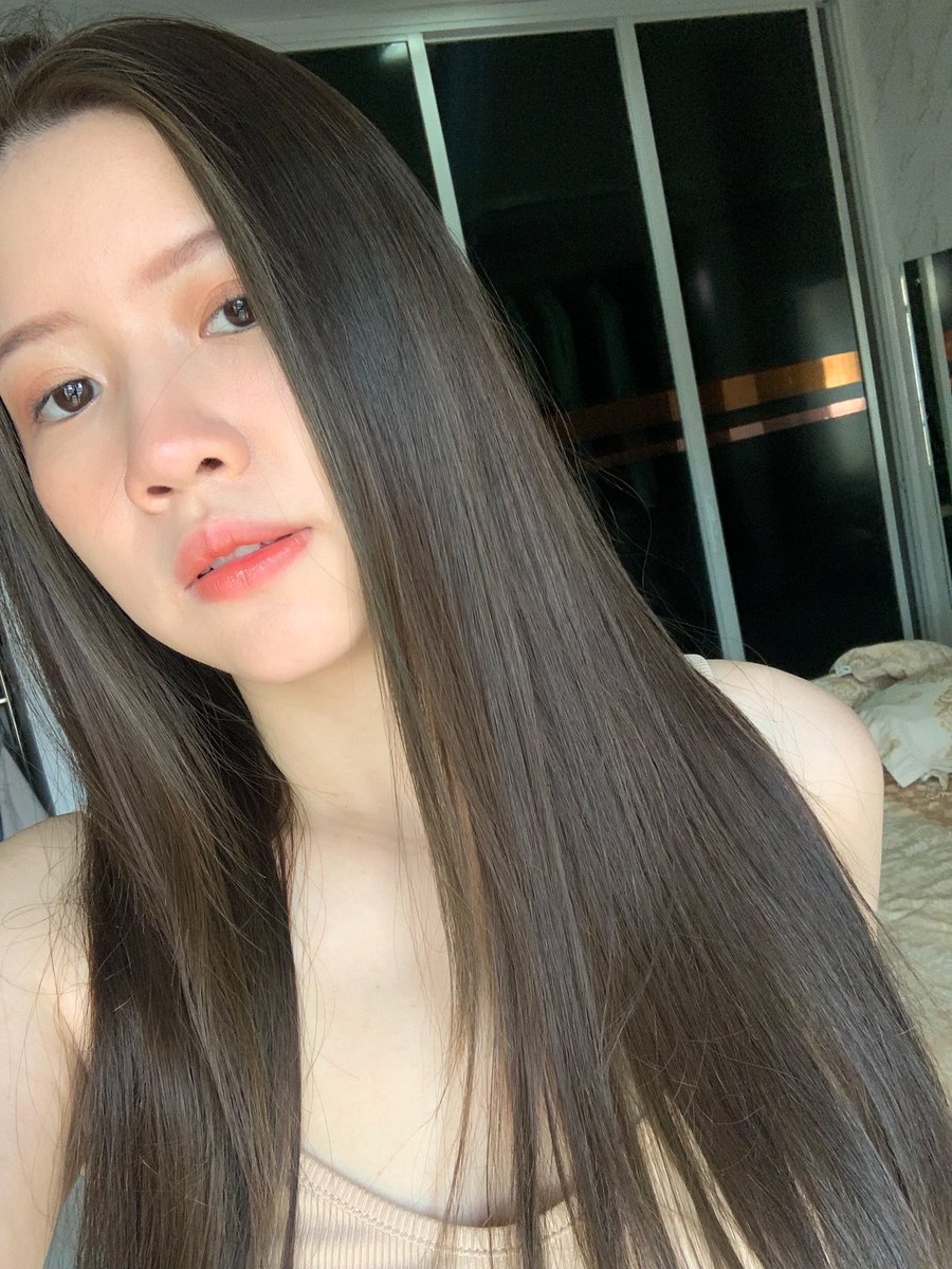 koyykois's tweet photo. หวีไดร์เป่าผมอันนี้ของเลอซาซ่าคือดี ใช้ตอนรีบๆ แนะนำเป่าผมให้แห้งหมาดๆ แล้วใช้หวีไฟฟ้าหวีได้เลย+ไดร์ไปพร้อมกัน ผมเแห้งแล้วเหมือนไปไดร์ผมที่ร้านเลย ไม่ทำร้ายผม ดีไซน์สวยกริ้บ https://t.co/oojxH3hdwV