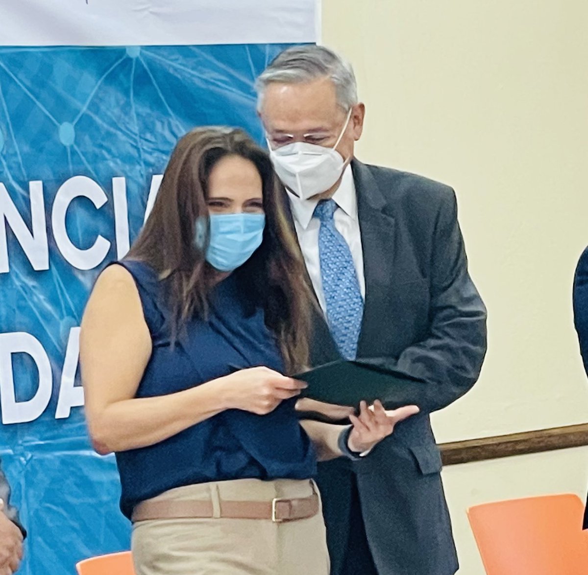 ELISANARES's tweet photo. Prof.Higinio González C. @HiginioGlzC 
Un hombre comprometido con la educación, un gran líder con ejemplo y dedicación.
Tuve la dicha de conocerlo y siempre me dió su apoyo, reía cuando me veía pues sabía que algo se me había ocurrido.
Lo extrañaremos mucho.
Descanse en paz. https://t.co/c94S3jFM7q