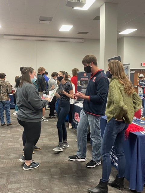 UMHESRM's tweet image. Our Student Ambassadors spreading the good word about HESRM at the Junior Preview Day (Emma Noyes, Isabelle Foss, Makayla Fick) and the Lafayette and Oxford High School and Regents School College Fair (Emma Noyes, Ann Murray Farrell)

Even Dr. @jploenneke made an appearance