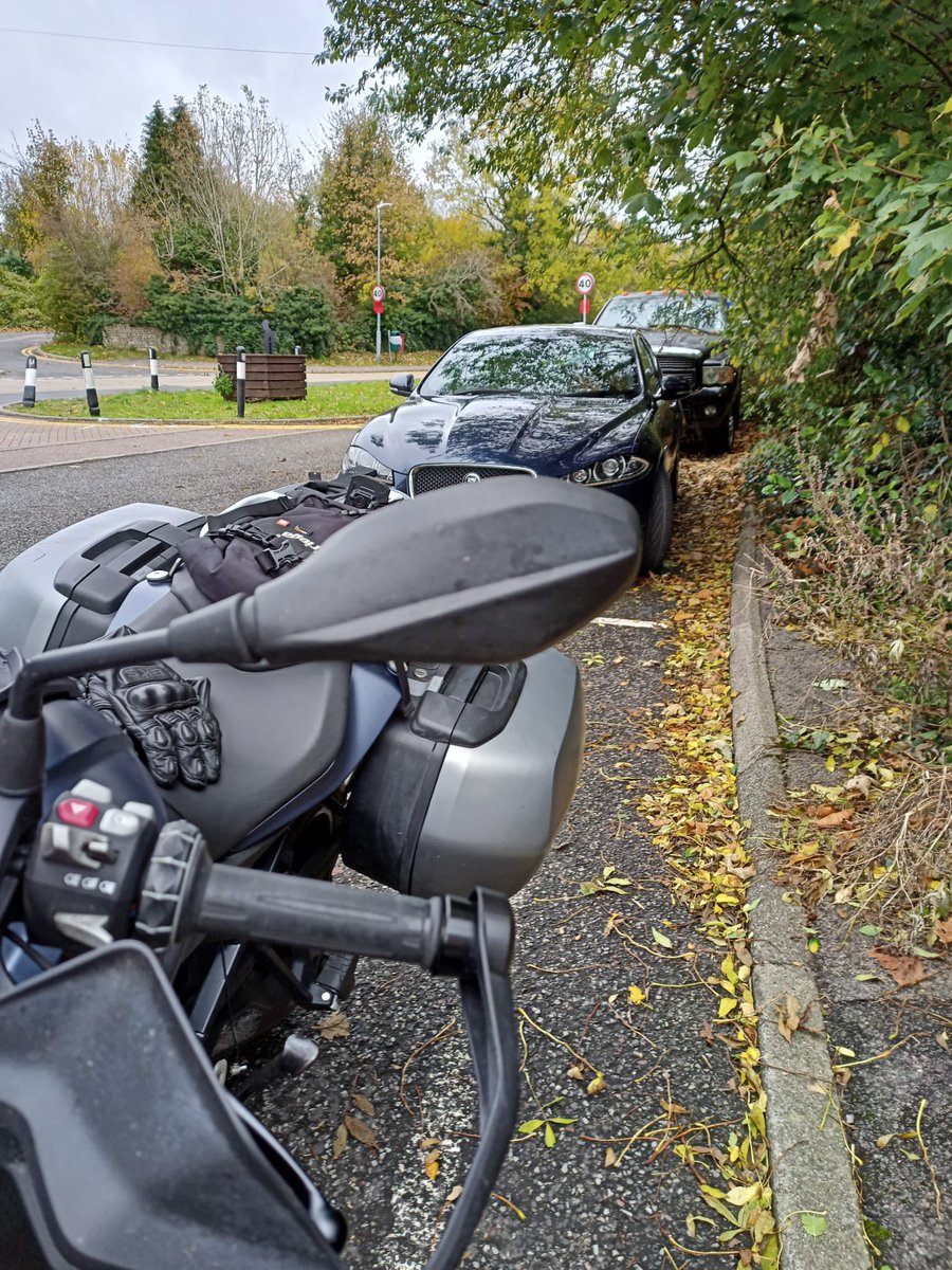 KentPoliceRoads's tweet photo. This Jag overtook our unmarked bike in excess of 145mph on the A2 #Cobham. He then tested positive for Cocaine using @DrugWipeUK UK. All this and with a child on board. 1 in Custody and a day at Court beckons. #RSU #Fatal4. GS https://t.co/jF5xt8Ku19