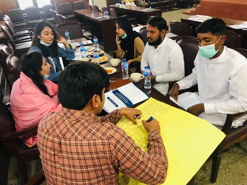 Anam42810883's tweet photo. Supporting partners and building capacity of farm advisors to understand the beef value chain# walking the chain 🍖🐂🐃 ⛓️. A step towards uplifting farmers  profit through integration in beef value chain.  Dairy-Beef project @ACIARAustralia @humera41 @AciarPakistan https://t.co/FG6BDq7Yiz