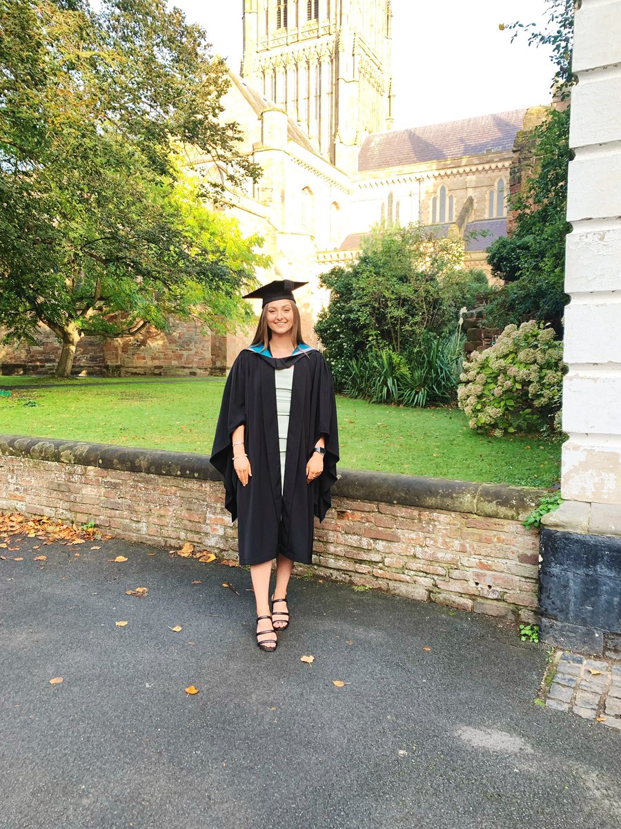 3 years of hard work all paid off in the end, graduating with a First Class degree! Had an amazing day with even more amazing family and friends. Thank you <a href="/uworcphysio/">UoWPhysio</a> for all of the support and great times 💙