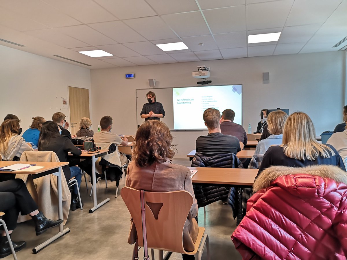 URCA_Incubateur's tweet image. #start&amp;amp;up2021 innover c&apos;est a la base être creatif : les methodes et astuces pour devenir creatif! Salle comble pour cet atelier participatif !