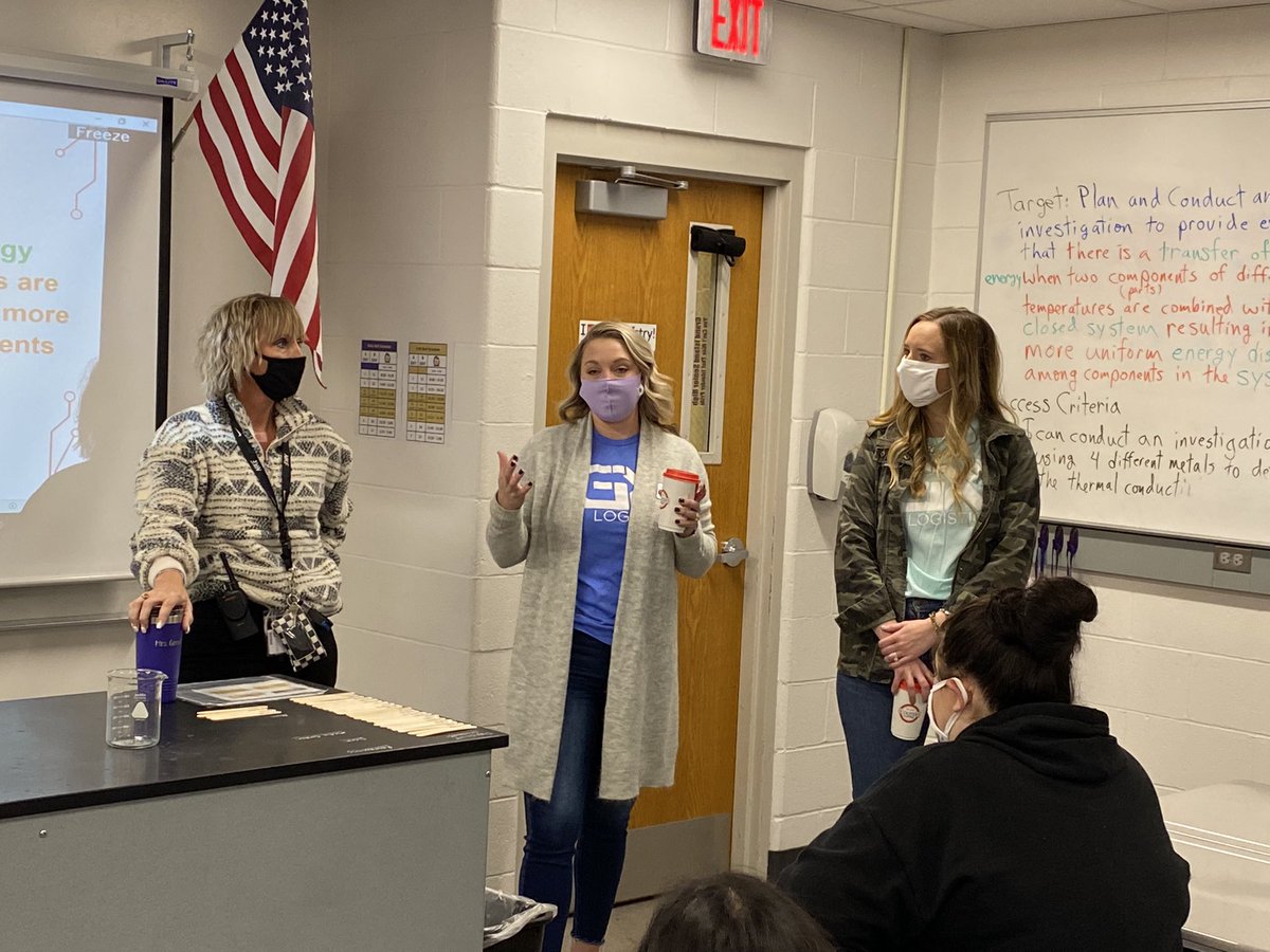 n_stoltenberg's tweet image. GIX team here talking to our students about their internship program.   @GISH_Islanders @GIXLogistics