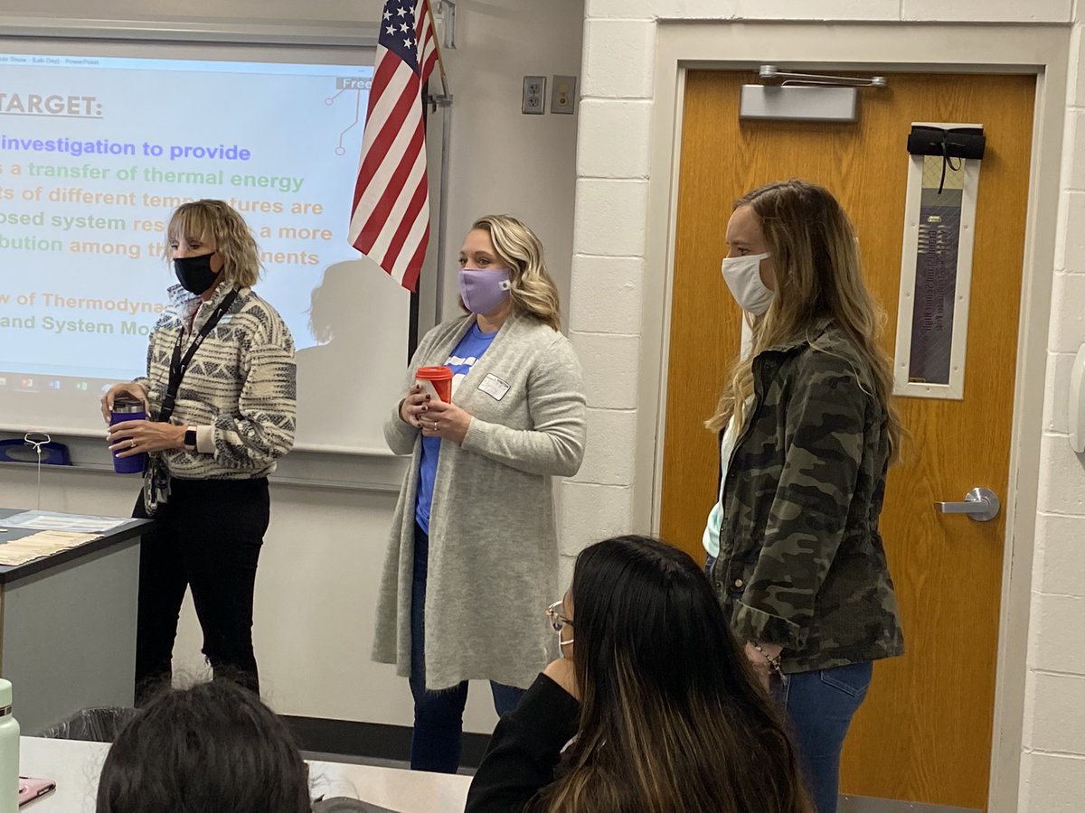 n_stoltenberg's tweet image. GIX team here talking to our students about their internship program.   @GISH_Islanders @GIXLogistics